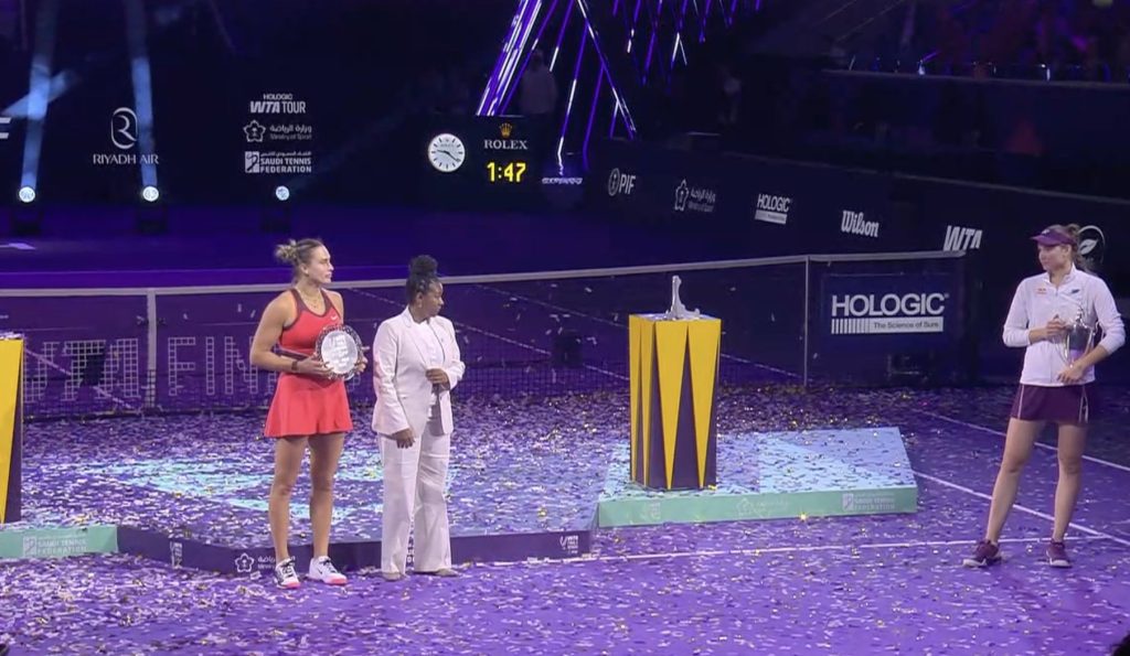 ŽENA SA STAVOM, RIBAKINA OHLADILA DIREKTORKU WTA: Terorišu joj trenera, sada napravila potez o kom će se pričati!
