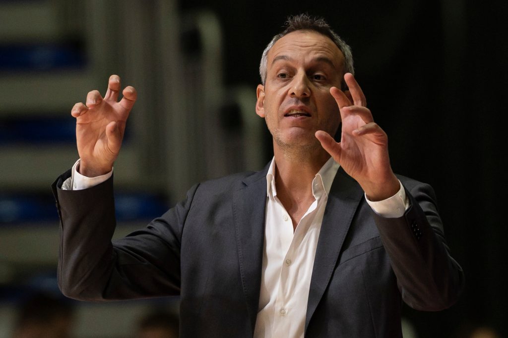 MAKABI VERAN SVOM TRENERU: Ponos Izraela podržao šefa struke i pored užasnog učinka!