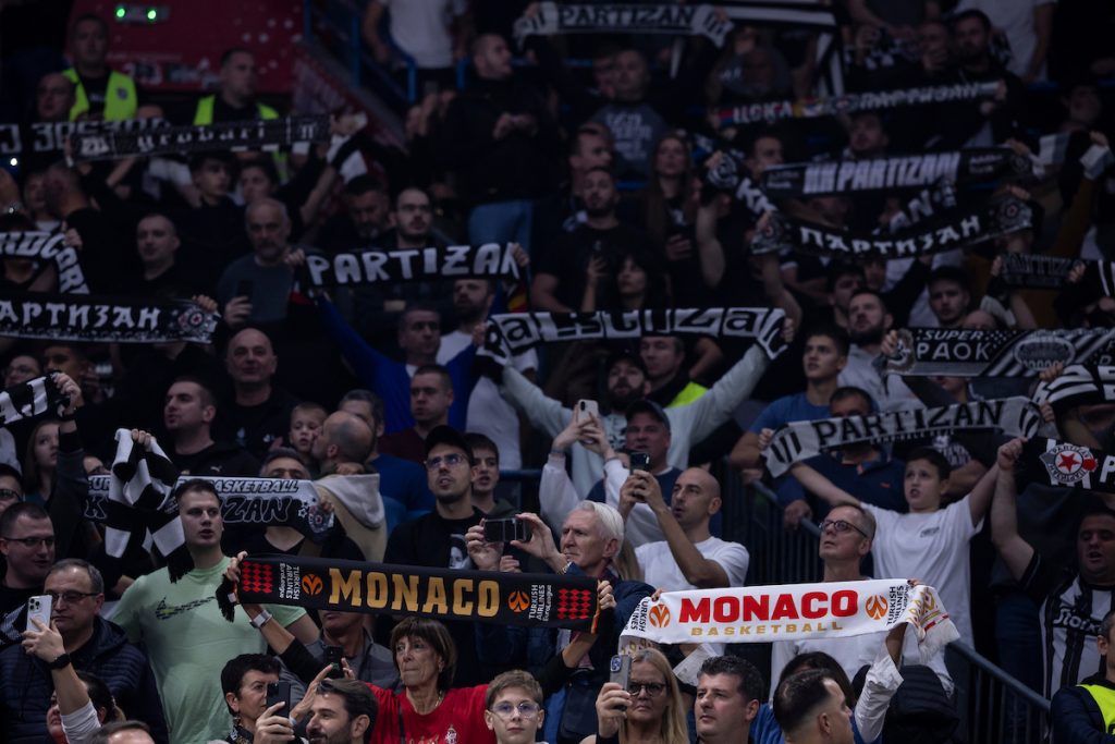 (TVITOVI) GROBARI ZABRINUTI UPRKOS POBEDI: „Željko Obradović je najveći kancer košarkaškog kluba Partizan!“