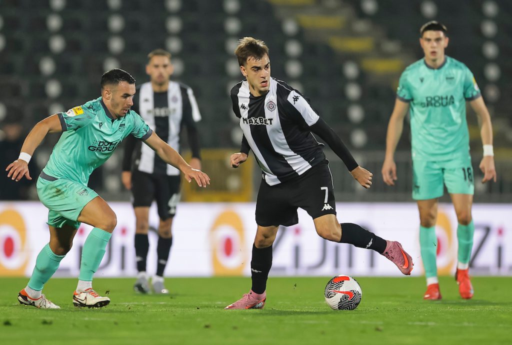 PARTIZAN STREPI, NEMCI VAGAJU: Poznato kada će Štutgart doneti odluku o Jovanu Miloševiću!