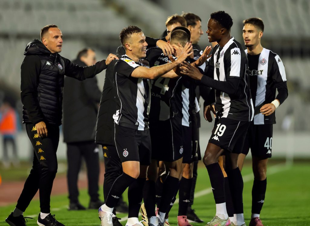 OČEKIVANO ILI IPAK NE? Evo ko seda na klupu Teleoptika!