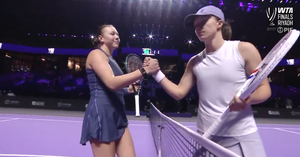 GLUPOST GODINE U TENISKOM SVETU: Izbacivala „pijanog“ navijača ni manje ni više nego u Saudijskoj Arabiji!