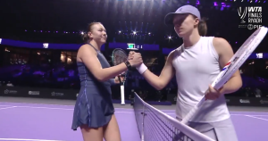 GLUPOST GODINE U TENISKOM SVETU: Izbacivala „pijanog“ navijača ni manje ni više nego u Saudijskoj Arabiji!