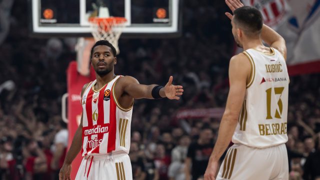 (TVITOVI) SAVRŠENA NOĆ U ARENI, BATLER JE KLASA: Navijači rekli svoje o sjajnoj Crvenoj zvezdi!