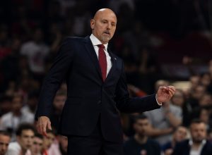 CRVENO-BELI IPAK POKLEKLI U ŠPANIJI: Izgubljene lopte – Zvezdini dželati!