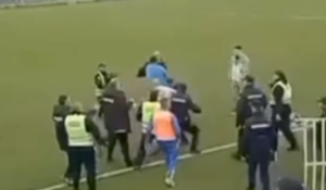 CRNI VIKEND SRPSKOG, SVE PUCA PO ŠAVOVIMA: Isplivao video fizičkog obračuna na meču prvoligaša!