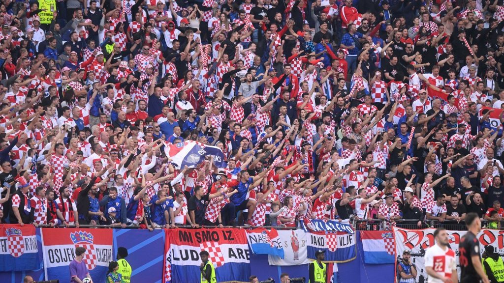 U CRNOJ GORI KAO DA JE RATNO STANJE: Još jedan incident, ponovo napadnuti navijači Hrvatske!