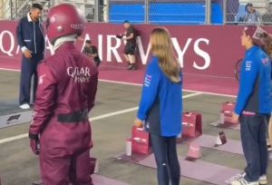 INSTITUCIJA GDE GOD DA SE POJAVI: Novak držao časove joge pred trku Formule 1!