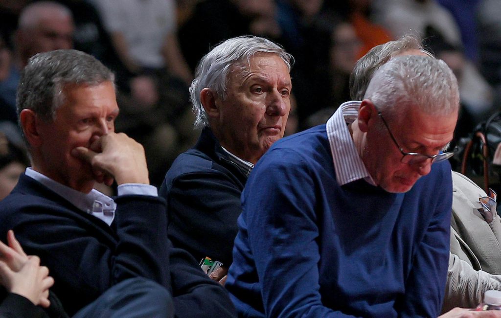 PEŠIĆ PREDAO PALICU: Legenda srpske košarke u prvom redu na debiju Alimpijevića!