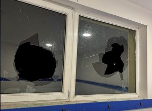 STRAŠNE SCENE U ZEMUNU: Huligani razbijali svlačionice i klupske prostorije dok su deca bila na treningu! (FOTO)