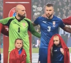 SRPSKI HEROJ U LONDONU: Pavlović oduševio svojim gestom tokom intoniranja himne! (VIDEO)