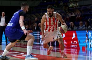 (POLUVREME) SVE PUCA U BEOGRADU: Zvezda i Budućnost u egalu!