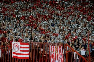 SJAJAN POTEZ GRKA: Navijači Olimpijakosa odali poštu zverski ubijenom Marku Ivkoviću! (FOTO)