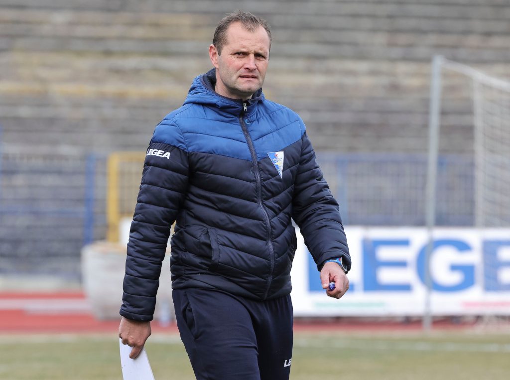 SMENA U SUPERLIGI: Bivši defanzivac Crvene zvezde ostao bez posla! (FOTO)