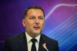 JEDAN SE OSEĆA KAO PRIPADNIK DRUGOG NARODA, DRUGI NE MOŽE DA IGRA ZBOG UVREDA: Radujko otkrio da odnos prema dresu reguliše status reprezentativca!