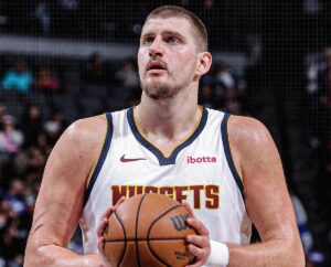 JOKIĆ BEZ REČI ODGOVORIO NA ATAMANOVE PROZIVKE: Srpski centar nadigrao „bejbi Jokića“ i ponovo ispisao NBA istoriju!