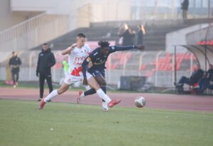 POZNATO STANJE FUDBALERA KOJI JE ZAVRŠIO U URGENTNOM CENTRU: Evo kakva je situacija nakon povrede glave!