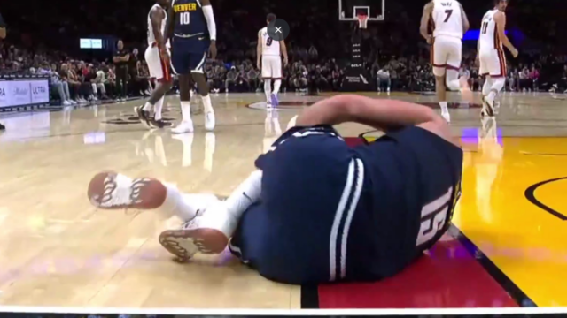 UŽAS: Nikola Jokić doživeo povredu, previjao se u bolovima po parketu!