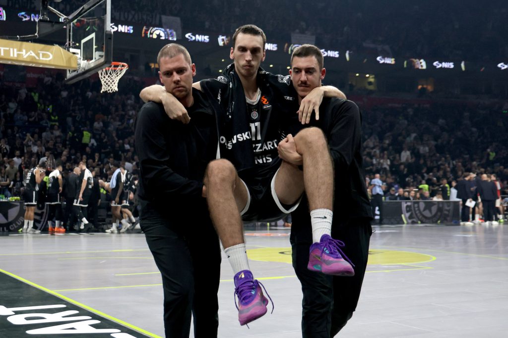 OVO SU PRVE INFORMACIJE: Evo šta se desilo sa Pokuševskim nakon što je napustio meč zbog povrede!