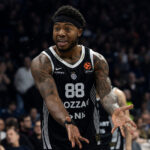 ŠOK U HUMSKOJ – TAJRIK DŽONS PRELAZI U REDOVE CRVENO-BELIH? Nakon sukoba sa navijačima, sve bliži da promeni boje kluba!