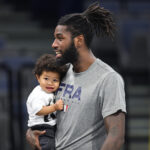 GROBARI DO KOSKE GDE GOD TATA DA IGRA: Lesorova deca i supruga bodre Partizan u Areni u derbiju!