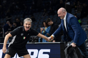 EMOCIJE NA MAKSIMUMU, NEKADA OSVAJAO TROFEJE SA PARTIZANOM, SADA RUŠI NJEGOVU SERIJU: Bivši trener crno-belih sada uz Duška Ivanovića ruši velikana iz Humske!