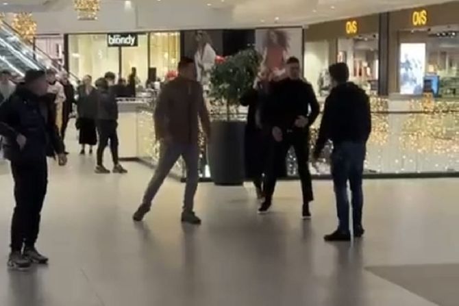 NAPADNUT VUJADIN SAVIĆ: Sve zabeležno kamerom u tržnom centru!