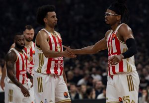 PROBLEMI ZA ZVEZDU PRED PARTIZAN: Dva igrača upitna posle Barselone, miljenik Delija sa terena izašao šepajući!