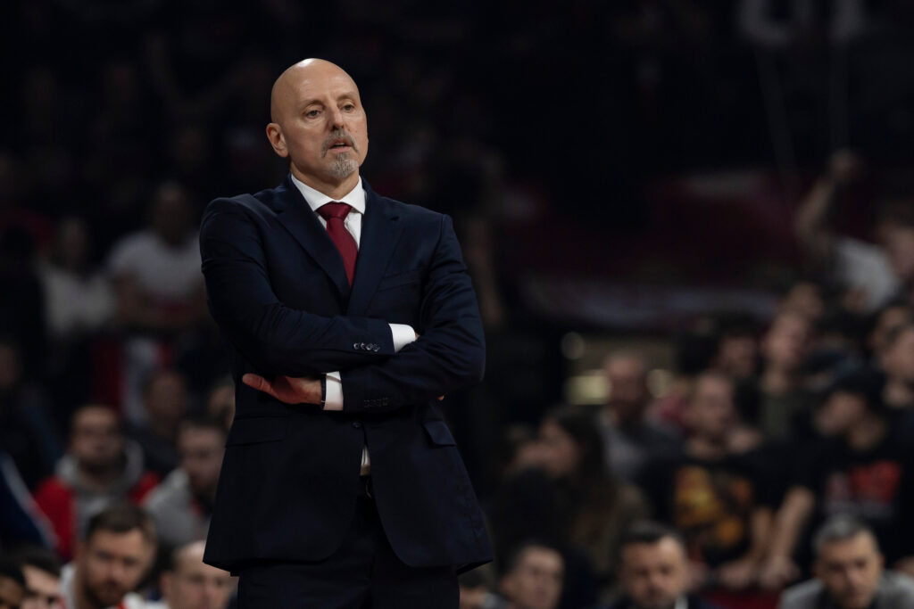 OBRADOVIĆ KRATAK NA KOFERENCIJI: „Slavim slavu, moram da idem da popijem rakiju!“