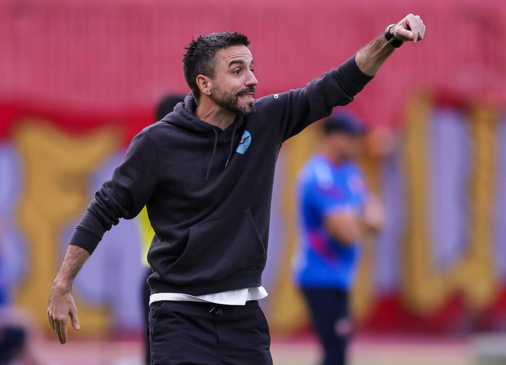 PARTIZAN NIJE TAJ NIVO, ZVEZDA ĆE BITI ŠAMPION SA DVOCIFRENOM RAZLIKOM: Trener koji pravi čudo u Superligi podigao buru svojom izjavom!