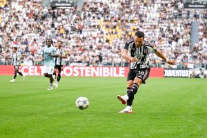 POSEBNI KREĆE PO SRBINA: Juventus dao „zeleno svetlo Kostiću, Murinjo već zagrizao za njega!