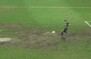 KAD SE UMEŠA „VIŠA SILA“: Crna Gora svetu dala najsmešniji gol sezone!