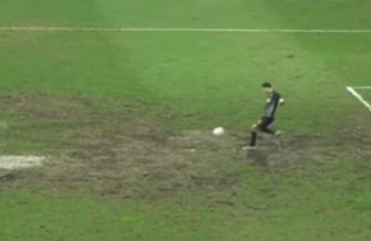 KAD SE UMEŠA „VIŠA SILA“: Crna Gora svetu dala najsmešniji gol sezone!