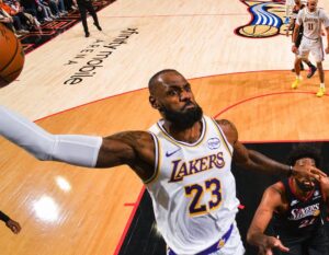BEZ STARCA NEMA UDARCA: Lebron doneo Lejkersima pobedu, Bruklin ispisao istoriju!
