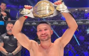 SRBIN ZADRŽAO POJAS: Zdravković u napetom meču odneo pobedu posle pet rundi!