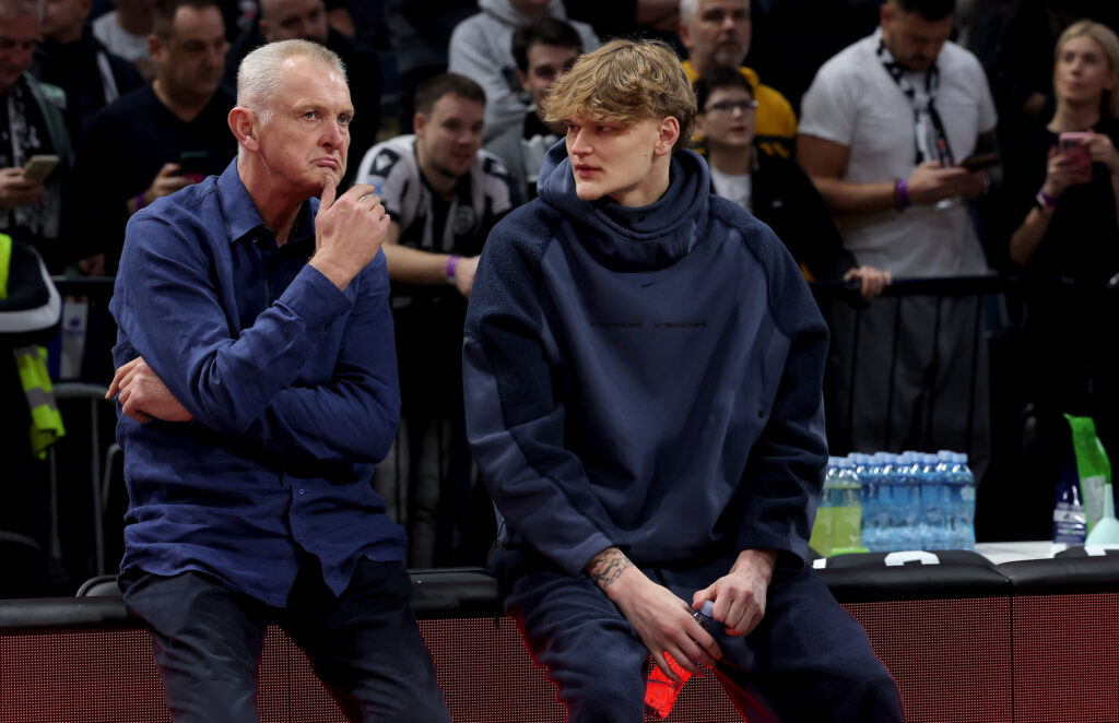 PASPALJ VREĐAN I PRE UTAKMICE, A NAKON MEČA JE TEK USLEDIO HAOS: Navijači se skupili kod tunela, legenda brutalno isprozivana!