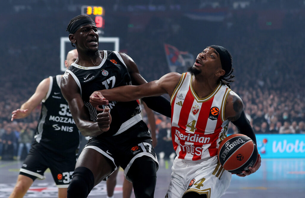 (POLUVREME) CRVENA ZVEZDA VODI U ARENI, STRANCI VODE GLAVNU REČ: Partizan mora da radi za preokret!