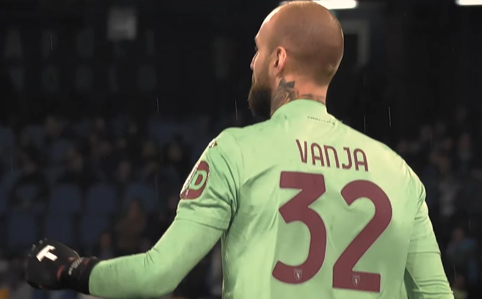VANJA IZAŠAO KAO POBEDNIK DERBIJA: Duel srpskih reprezentativaca pripao golmanu Napolija!