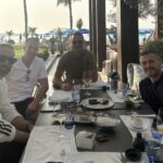 KAKVO DRUŠTVO ZA JEDNOG OD GLAVNIH LJUDI PARTIZANA: Legende svetskog fudbala na ručku sa Dankom Lazovićem!