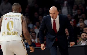 ŠTA JE SA GLAVOM, JESMO LI VEŽBALI OVO?! Obradovič svestan da je tim odigrao daleko od optimuma!