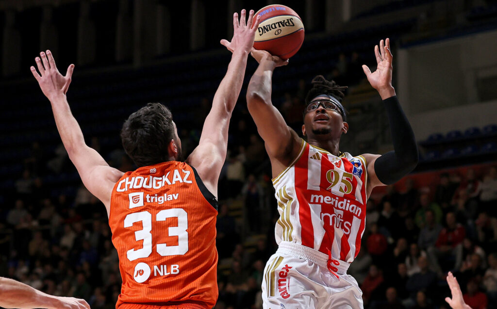 (POLUVREME) ZVEZDA SE TRGNULA NA VREME: Loš start crveno-belih, ali potpuna dominacija u nastavku!