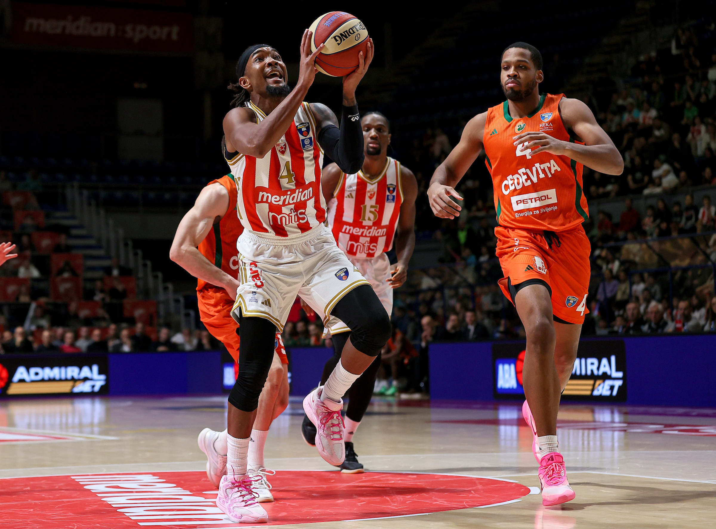 (TVITOVI) NAVIJAČI PRONAŠLI KRIVCA: Do skora su mu se klanjali, sad veruju da Zvezda igra bolje bez njega!