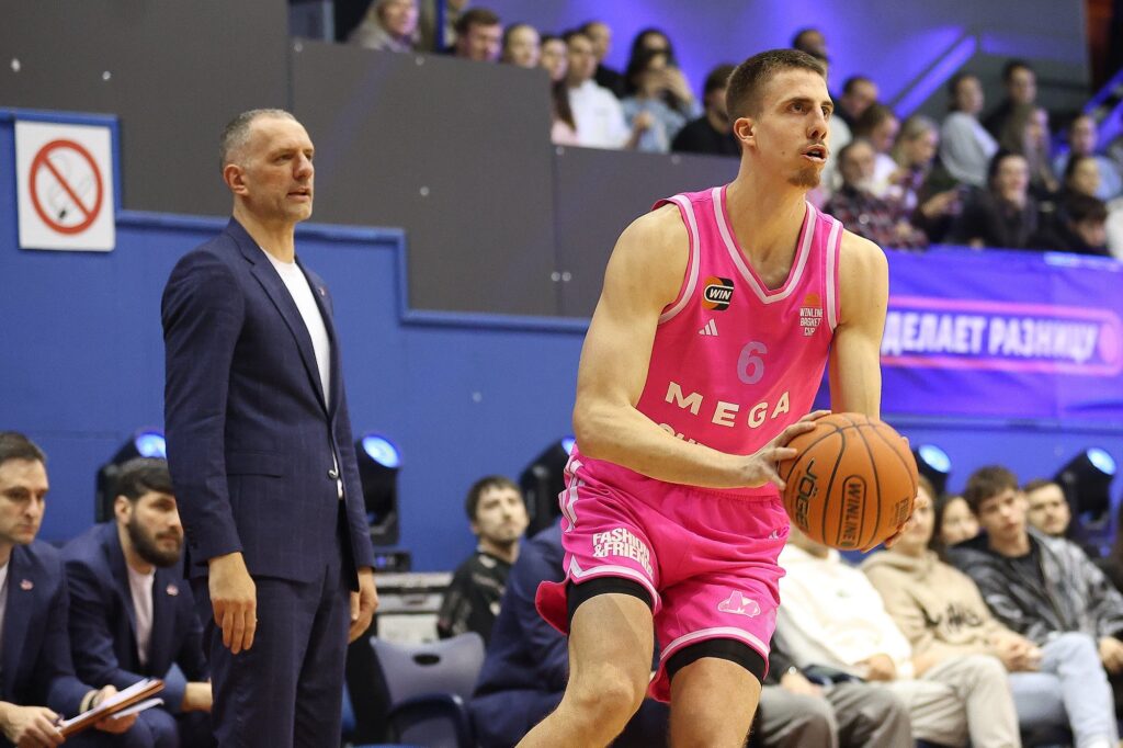 AVION SE VRATIO ZBOG MAGLE, AUTOBUS MORAO DA BUDE ALTERNATIVA: Mega preživela haotično putovanje pred utakmicu sa Bosnom!