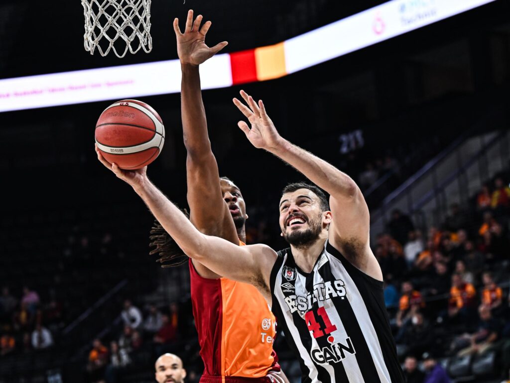 CRNO-BELI UPISALI JOŠ JEDAN PORAZ: Novi kiks srpskog stručnjaka!