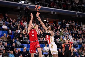 (POLUVREME) UŽASNO VOĐENO POLUVREME SAŠE OBRADOVIĆA: Odbrana nedeljama ne postoji, Zvezda liči na onu Sferopolusovou sa početka sezone!