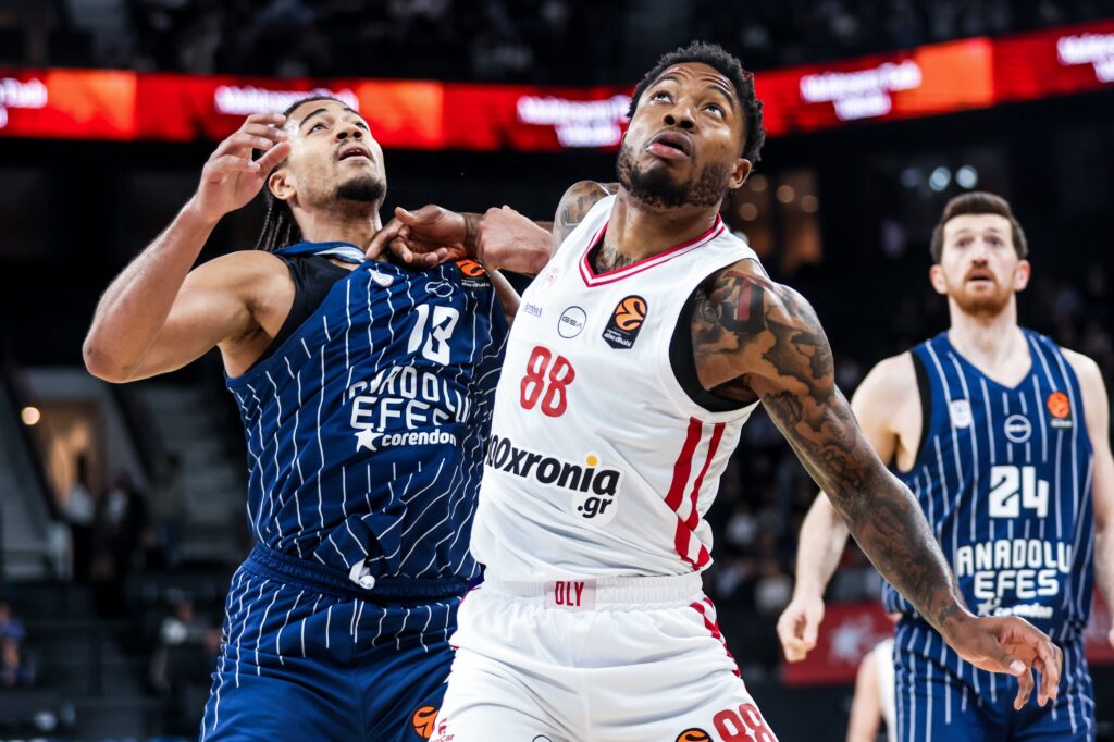 UŽASNE VESTI ZA CRVENO-BELE: Tajrik Džouns se povredio, ne deluje naivno!