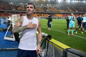 LUD, ZBUNJEN, LACIO: Romanjoliju spakovali kofere, sada tvrde da nije na pordaju!