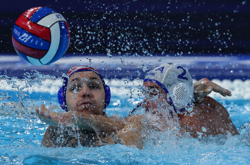 HRVATI IDU KUĆI, ALI IZA OSTAJE PRELEPA SCENA: Boje Srbije i Hrvatske u jednom zagrljaju!