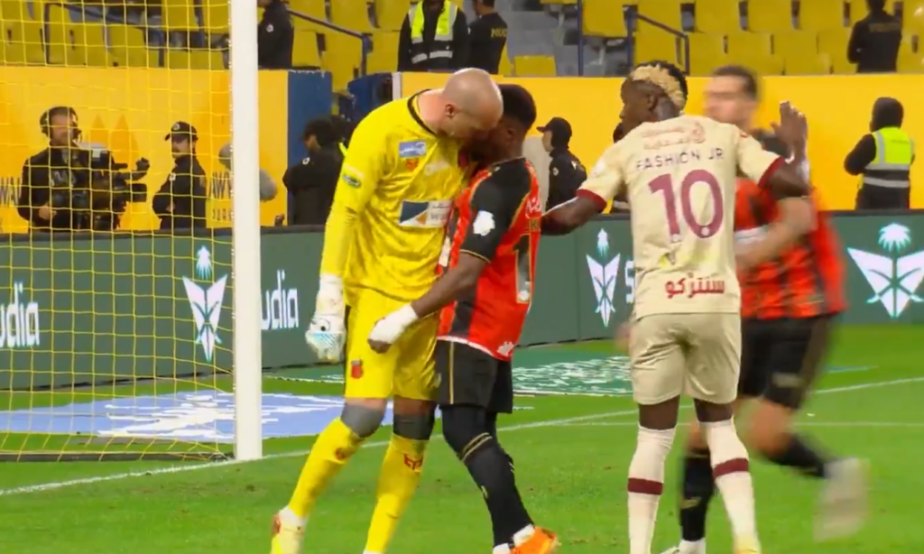 BORJAN IZGUBIO KONTROLU: Bivši golman Crvene zvezde u klinču sa saigračem!