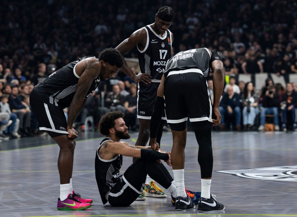 VELIKI PEH ZA PARTIZAN: Košarkaš crno-belih otputovao u Ameriku na operaciju!